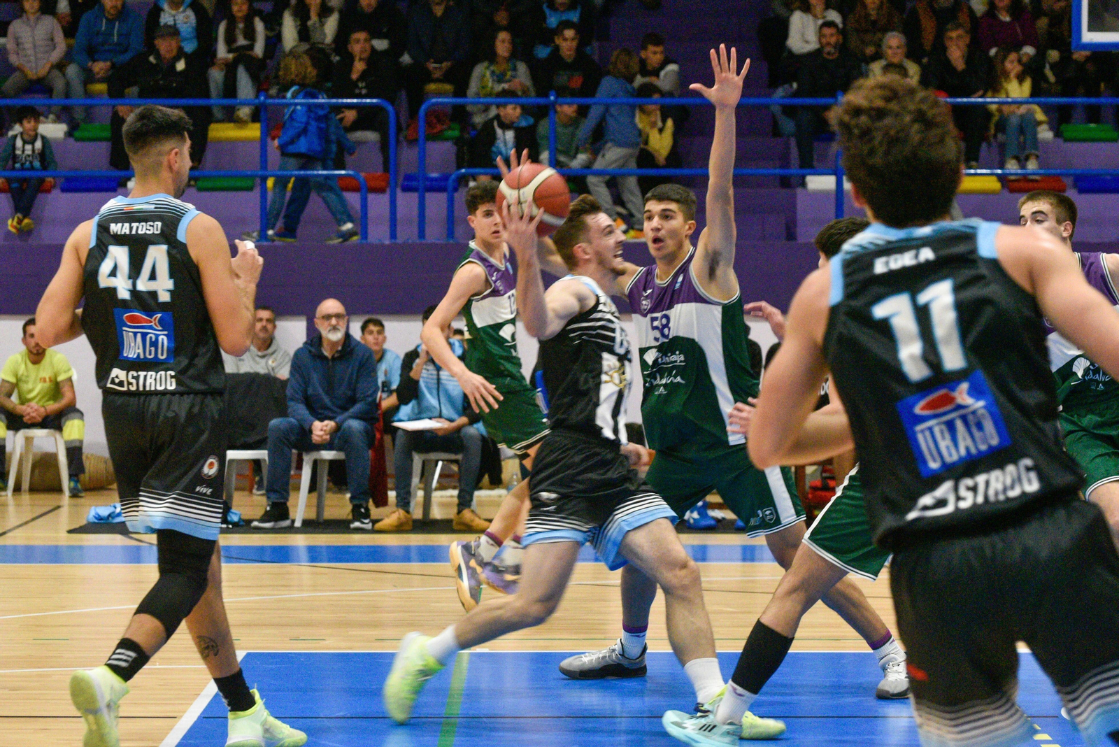 El Unicaja de EBA gana en la línea