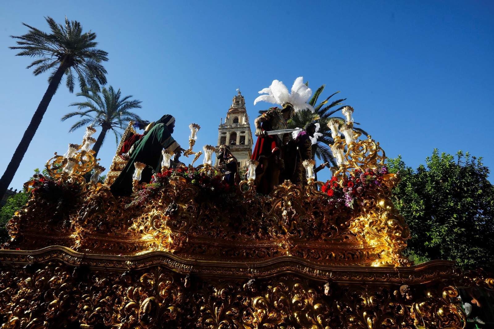 Las mejores fotos de los traslados de regreso de las hermandades tras el Magno Vía Crucis de Córdoba