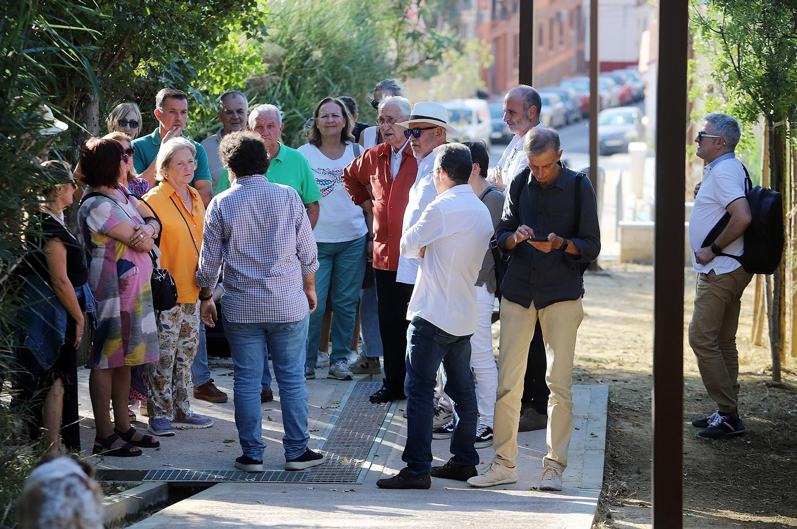 Imágenes de la visita guiada a la Fuente Vieja de Huelva por el arquitecto Francisco Javier López