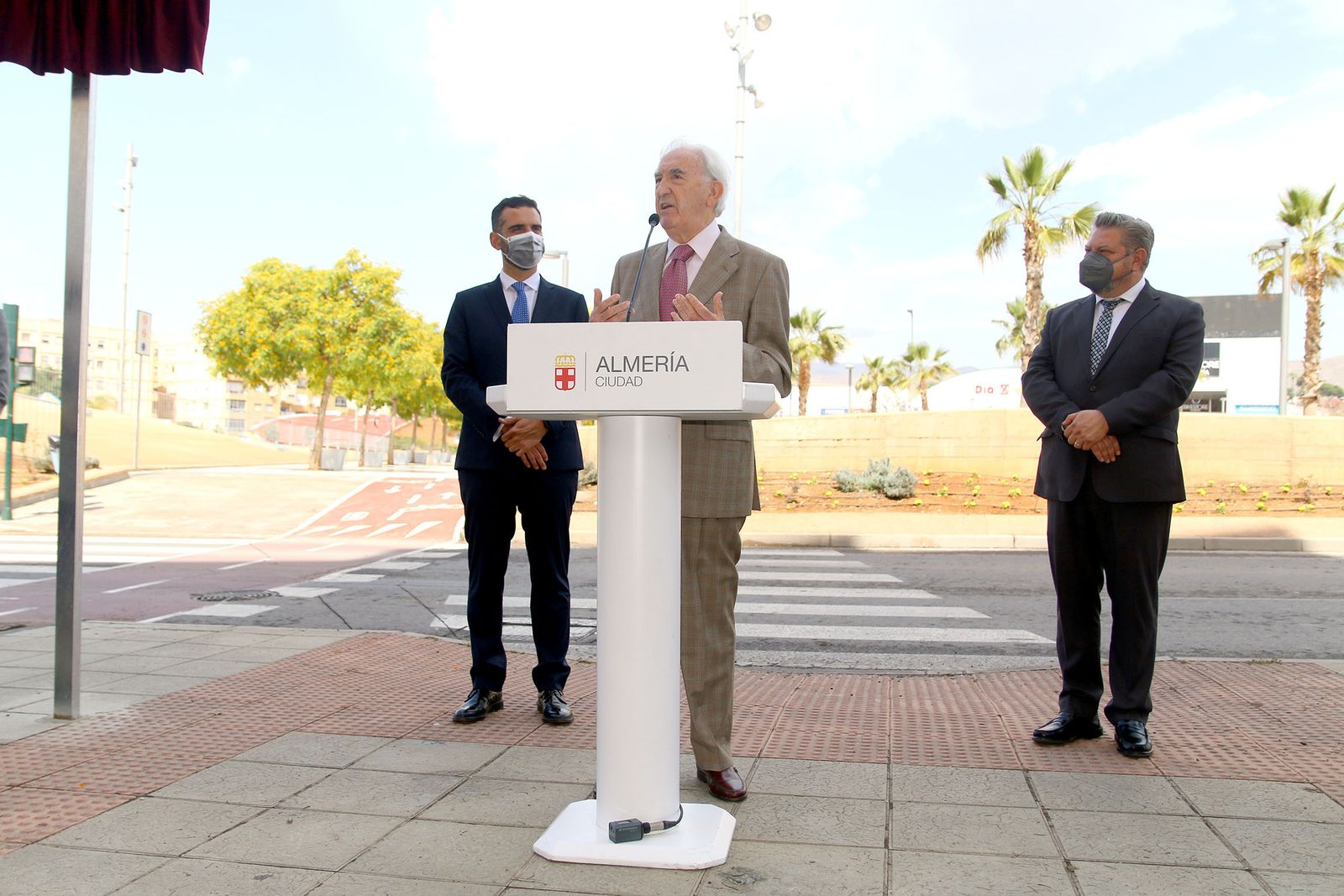 Fotogalería de la inauguración de la avenida en homenaje al exalcalde Juan Megino