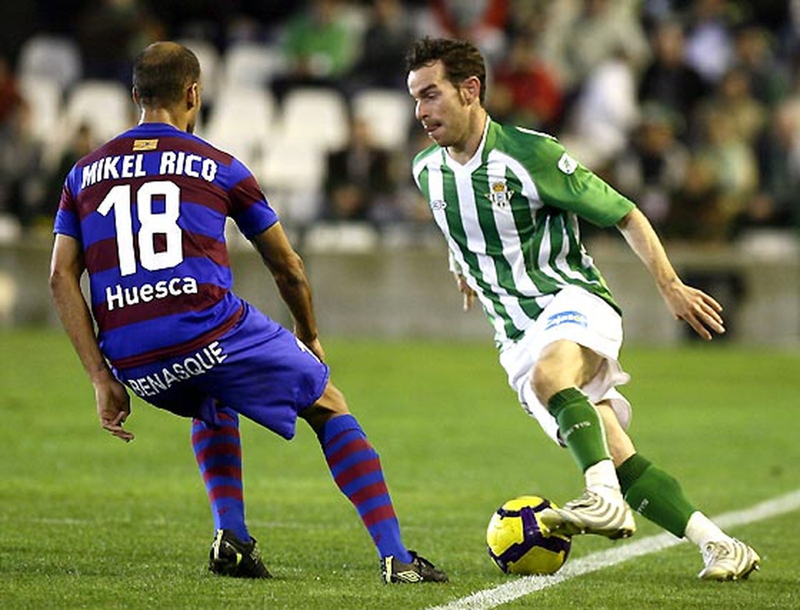 El Betis deja escapar dos puntos ante el Huesca (1-1) en los últimos compases de un partido en el que los de Antonio Tapia terminaron con dos expulsados.

Foto: Antonio Pizarro