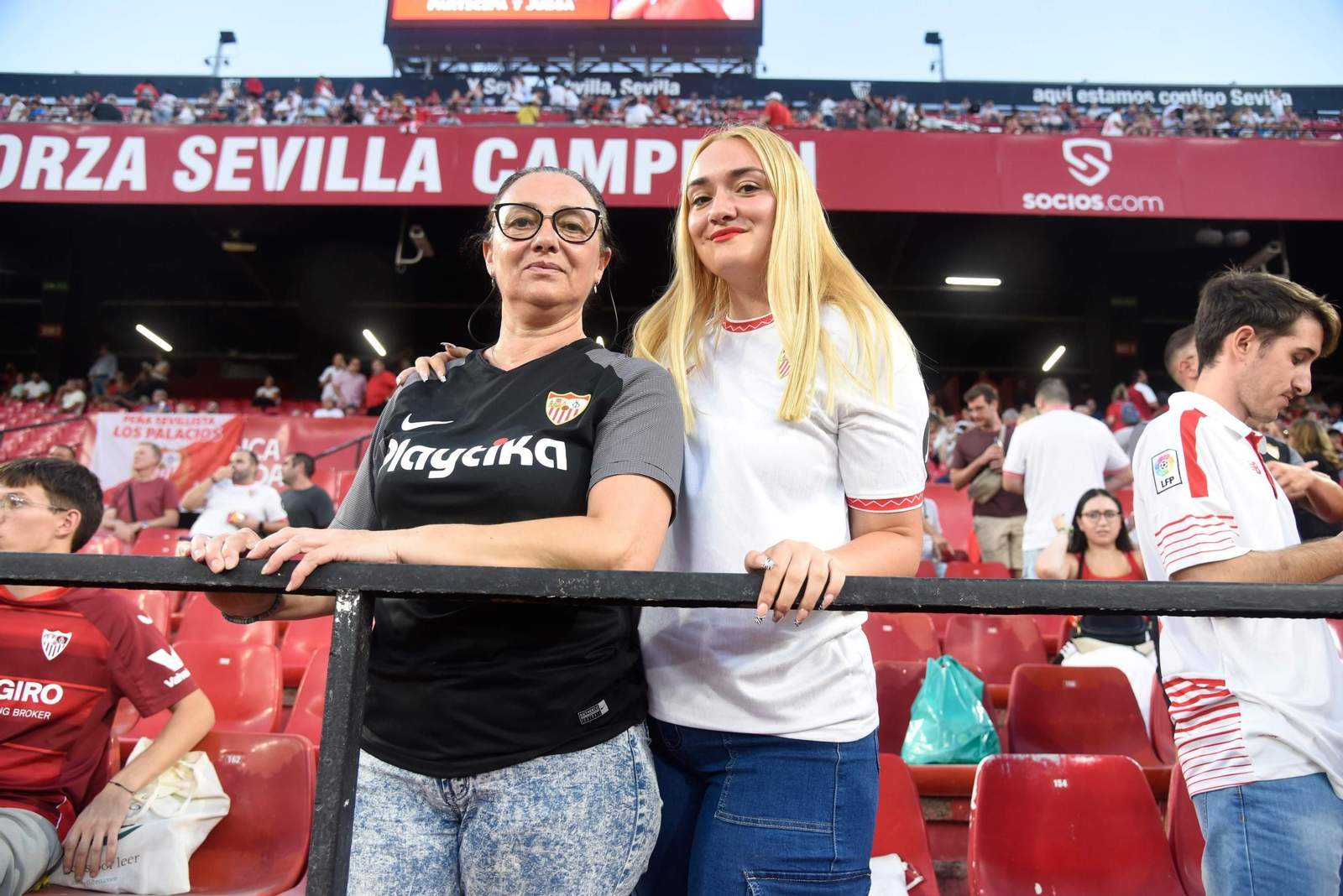 Búscate en las gradas del Pizjuán en el Sevilla Villarreal