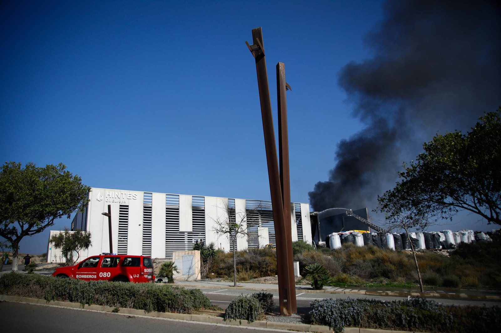 Nuevo incendio en la nave de Hintes Oil Europa en el PITA