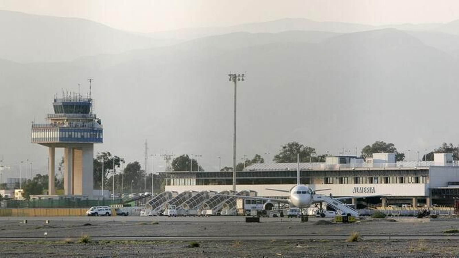 El aeropuerto de Almería cierra con el 70% de los pasajeros del mismo mes de 2019
