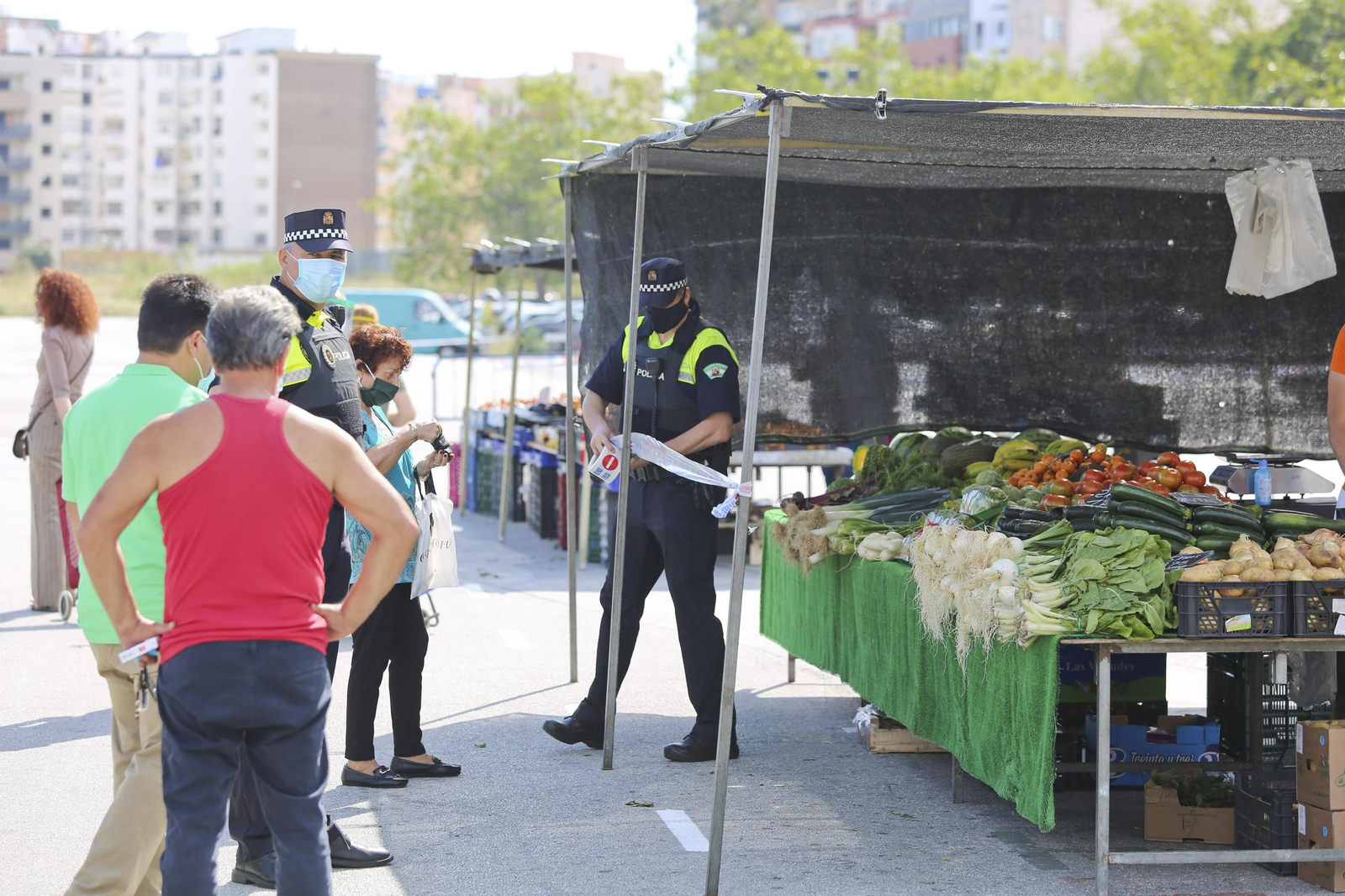 Las fotos del mercadillo de Huelin, en Málaga, en su primer día de desescalada