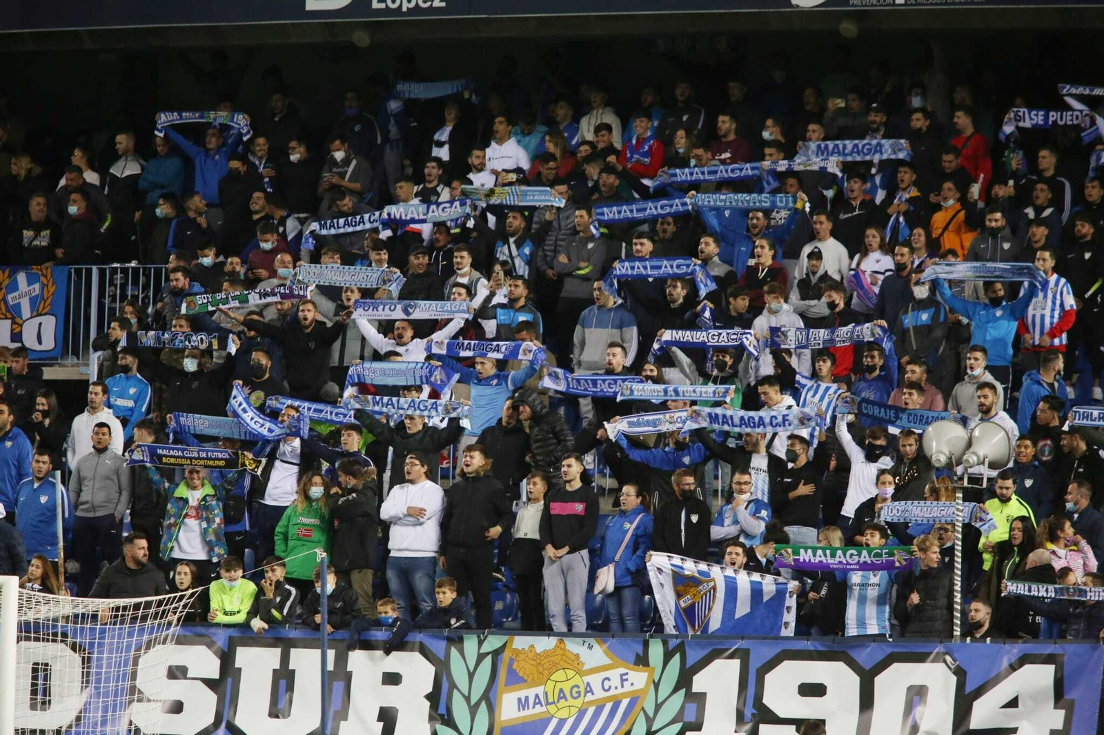 La afición, durante el Málaga-Real Sociedad B La afición, durante el Málaga-Real Sociedad B