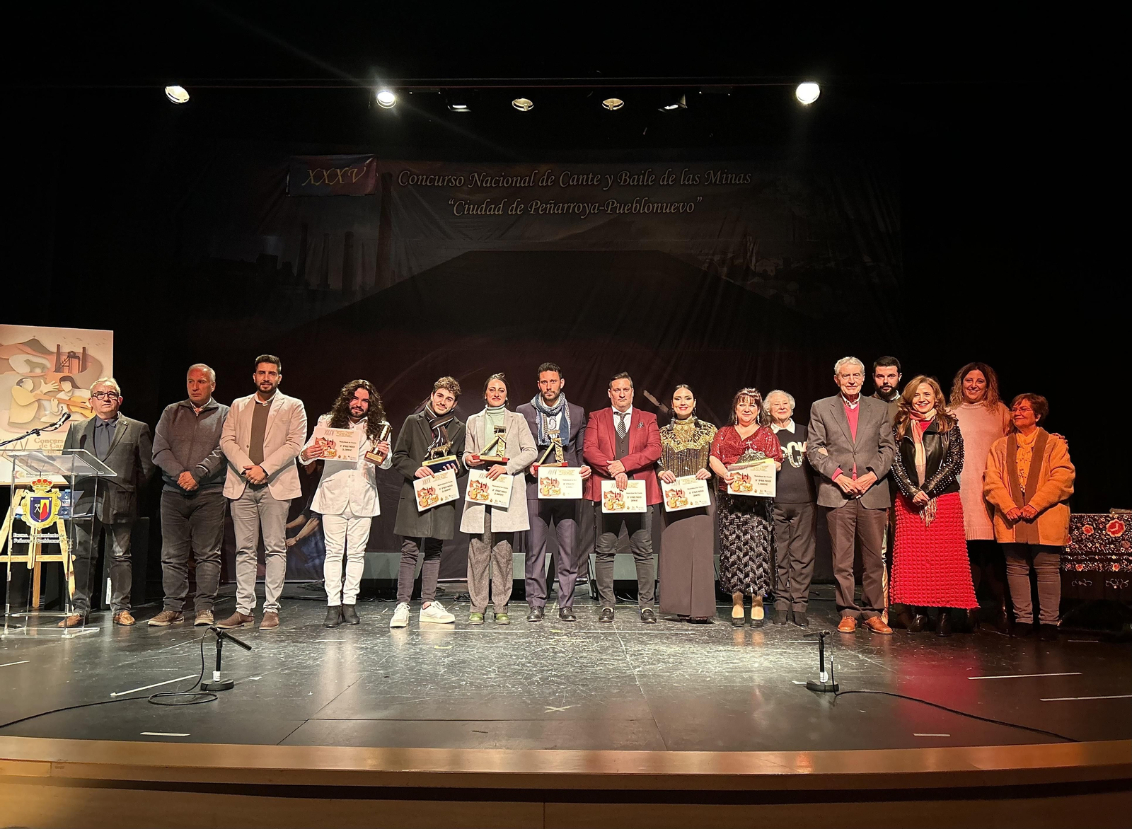 Foto de familia de los triunfadores en el Concurso Nacional de las Minas de Peñarroya-Pueblonuevo.