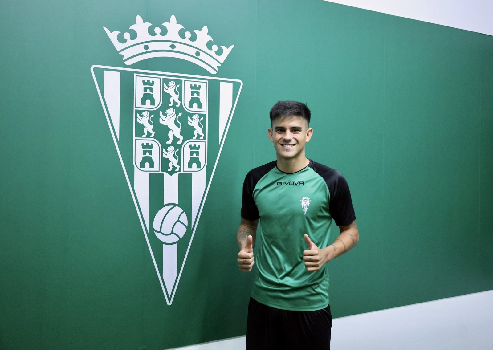 Kuki Zalazar posa en Córdoba.