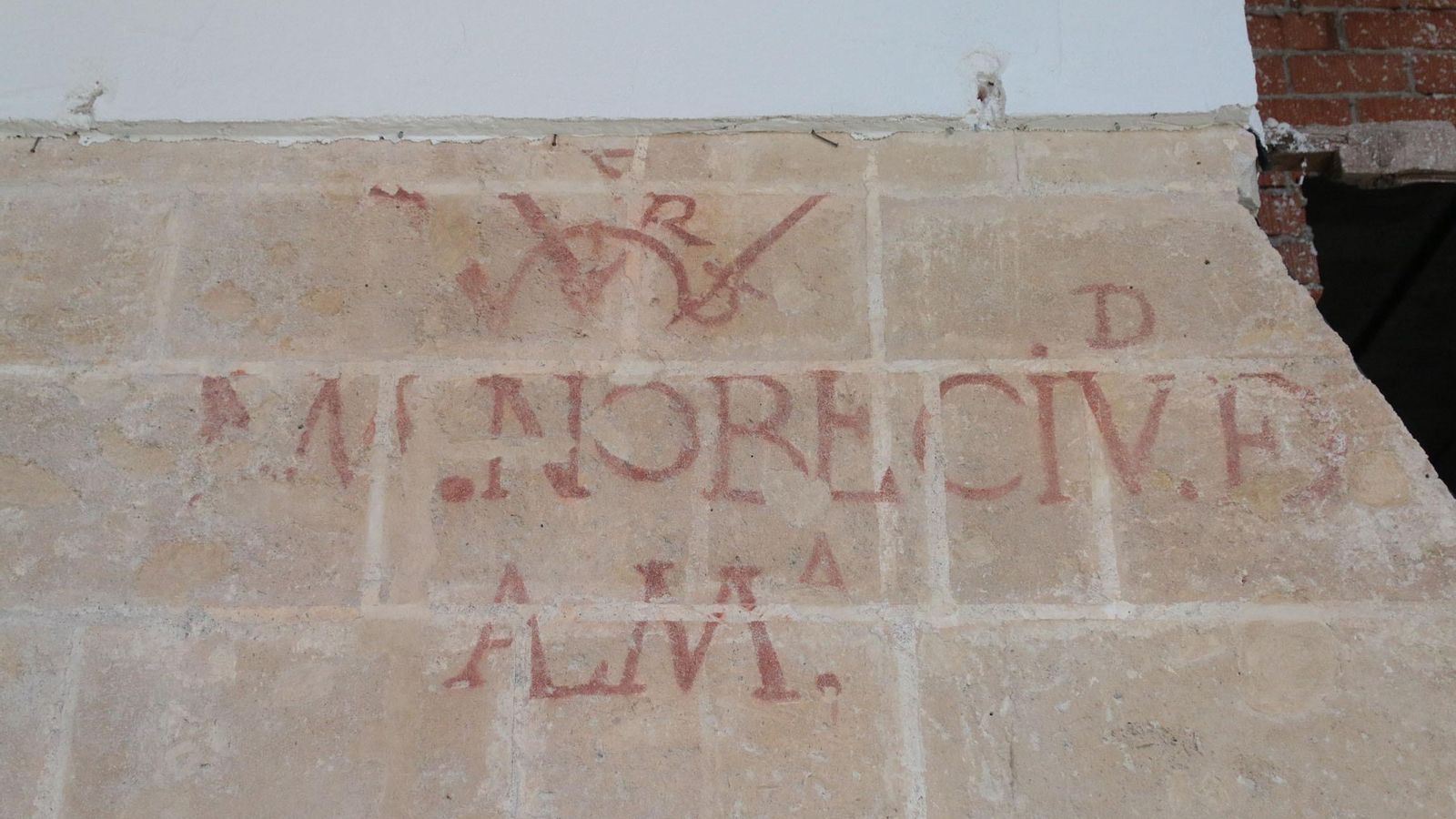 El vitor, del siglo XVII con la inscripción de “La muy noble ciudad de Almería”.