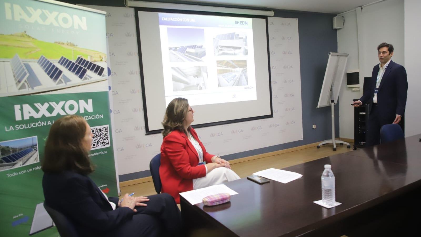 Un momento de la ponencia de Iaxxon en el congreso Rh2edin de Algeciras