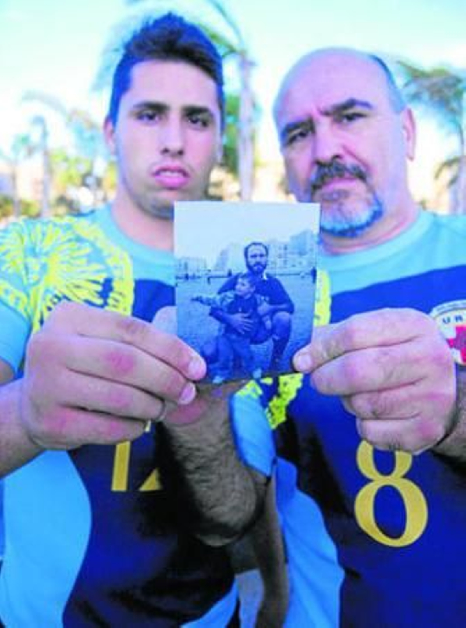Foto del primer partido en el que Manolo hijo vio a su padre jugar.