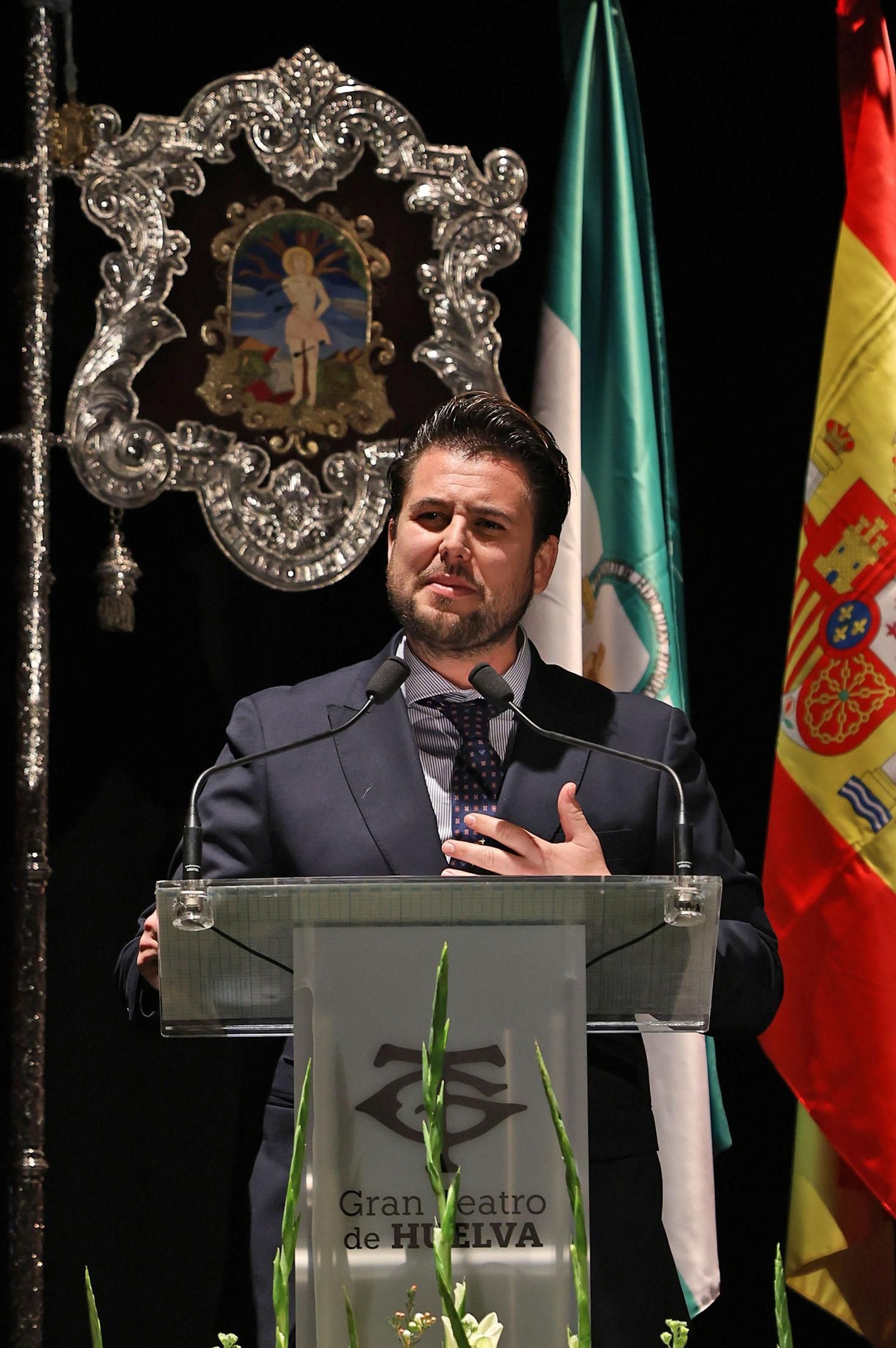 Pepelu Bonaño pregona a San Sebastián en el Gran Teatro de Huelva, en imágenes