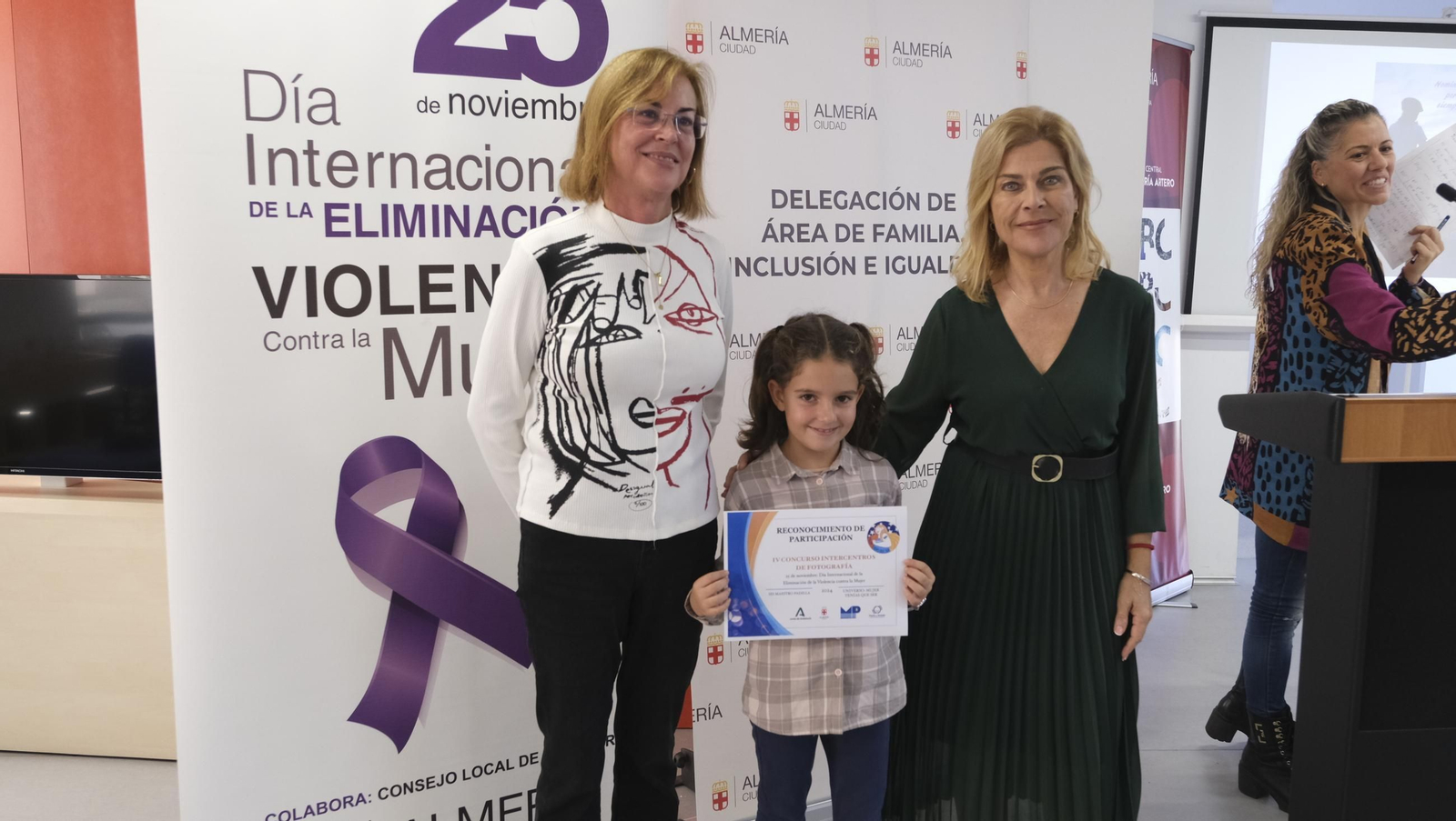 Búscate en la entrega de premios de fotografía escolar contra la violencia machista