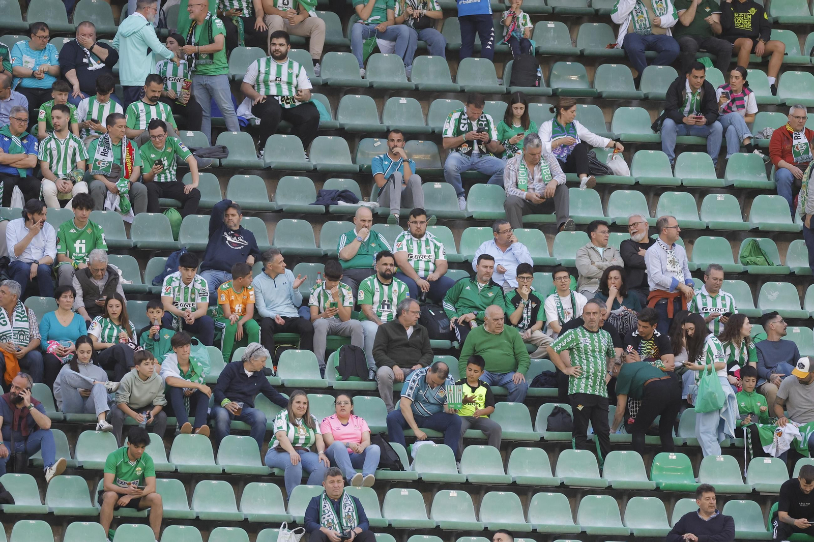 Búscate en las fotos del Betis - Jagiellonia