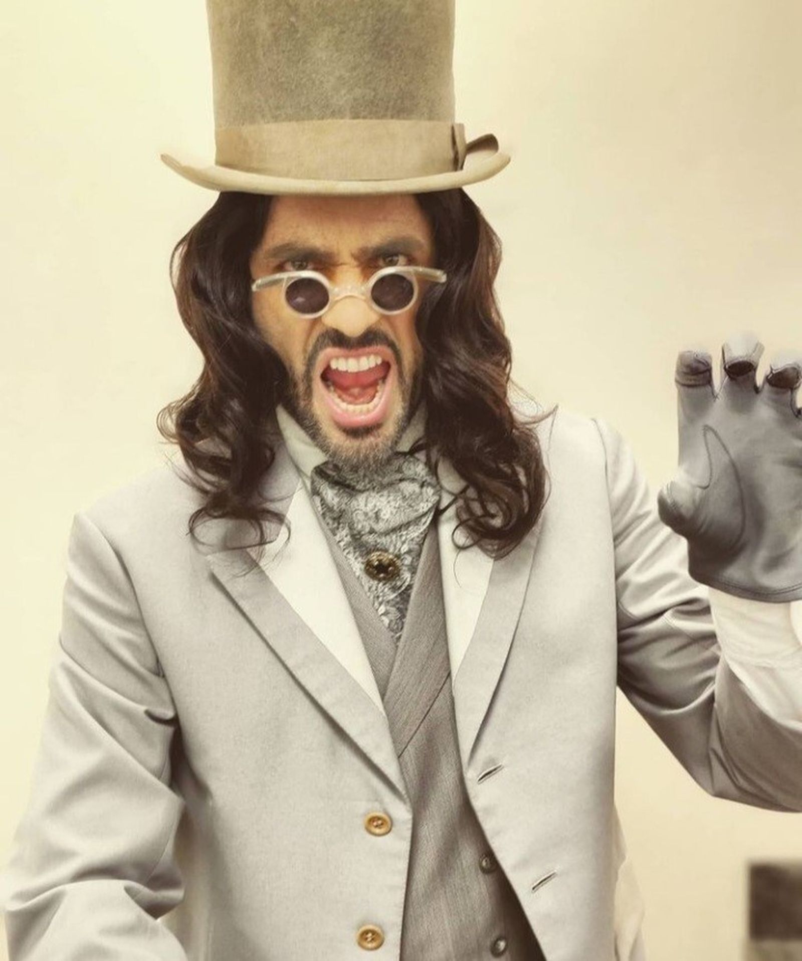 Un Drácula llamado Roberto Leal, así presentó 'Pasapalabra' este viernes