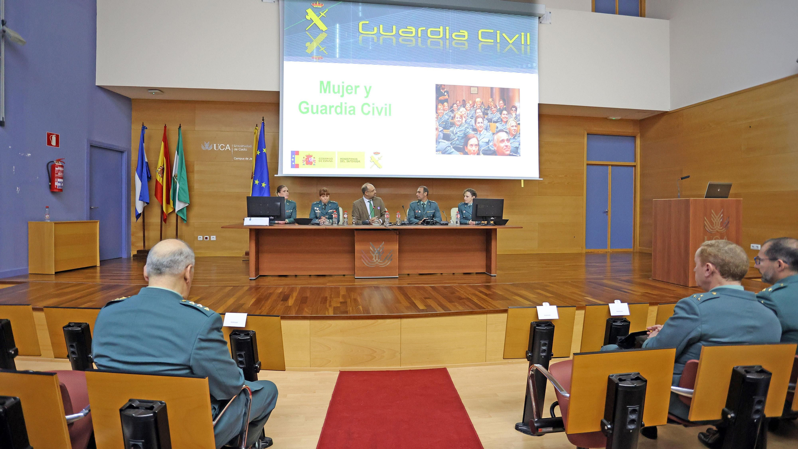 La mujer en la Guardia Civil, debate en la UCA en Jerez con motivo del 8M