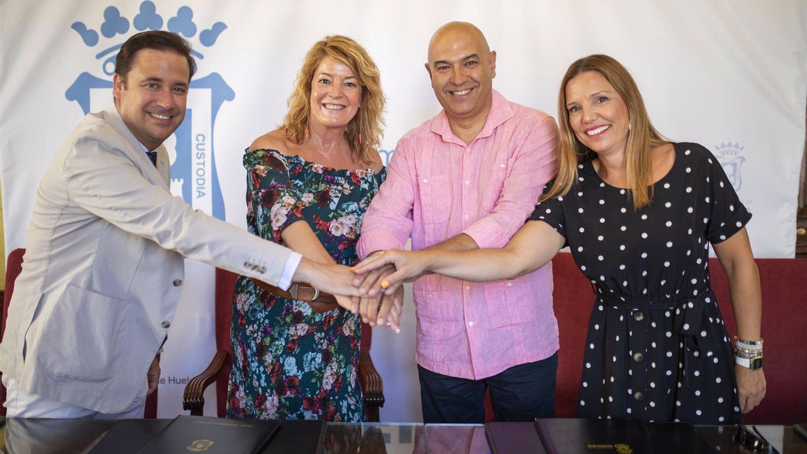 Firma del convenio con la Hermandad de Emigrantes.