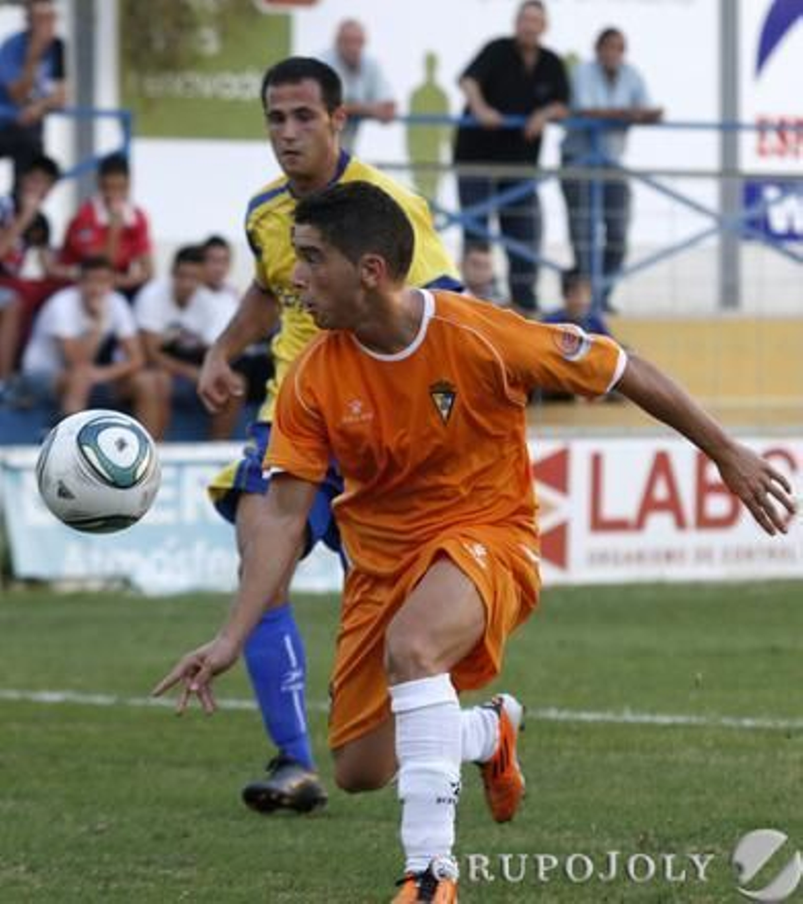 Dieguito busca un pase. 

Foto: LOF