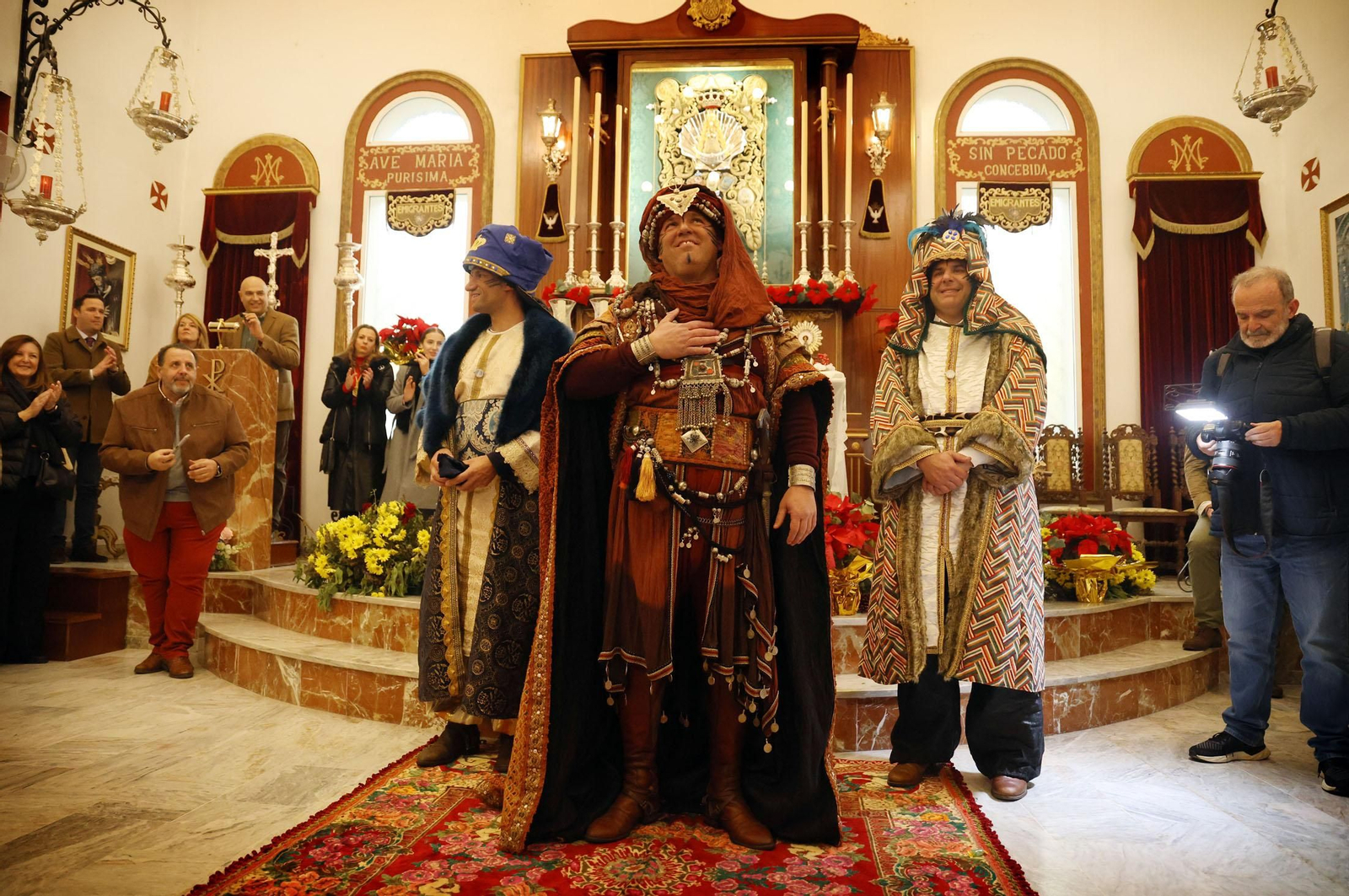 Imágenes del Heraldo Real anunciando la llegada de los Reyes Magos a Huelva