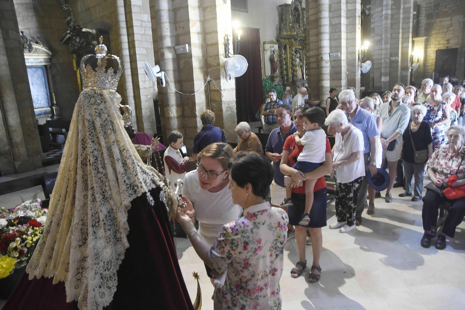 Besamanos a la Virgen de los Remedios, en imágenes