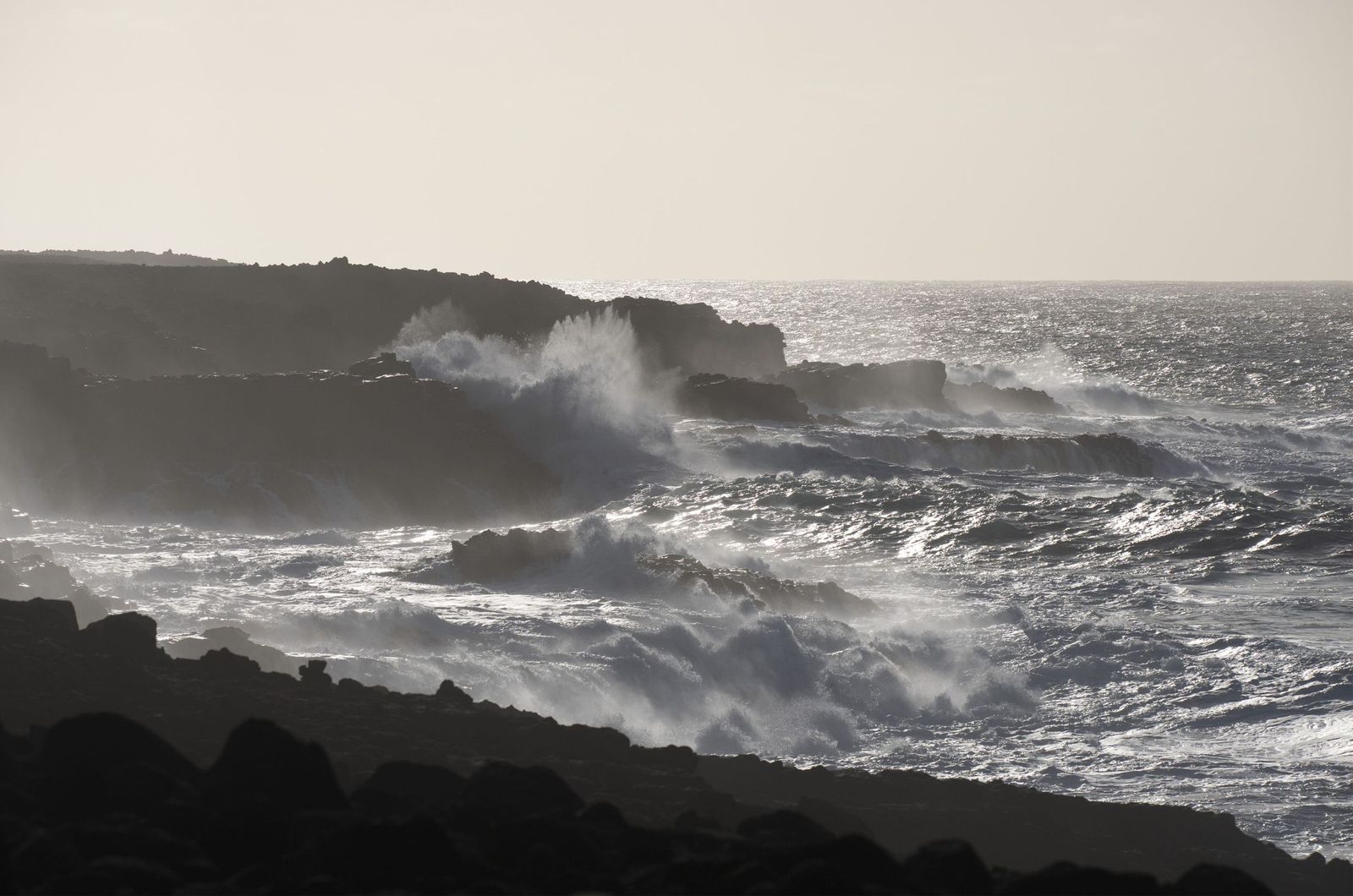 Zona de Los Charcones, en el suroeste de Lanzarote, donde se busca a un joven sorprendido por un golpe de mar.