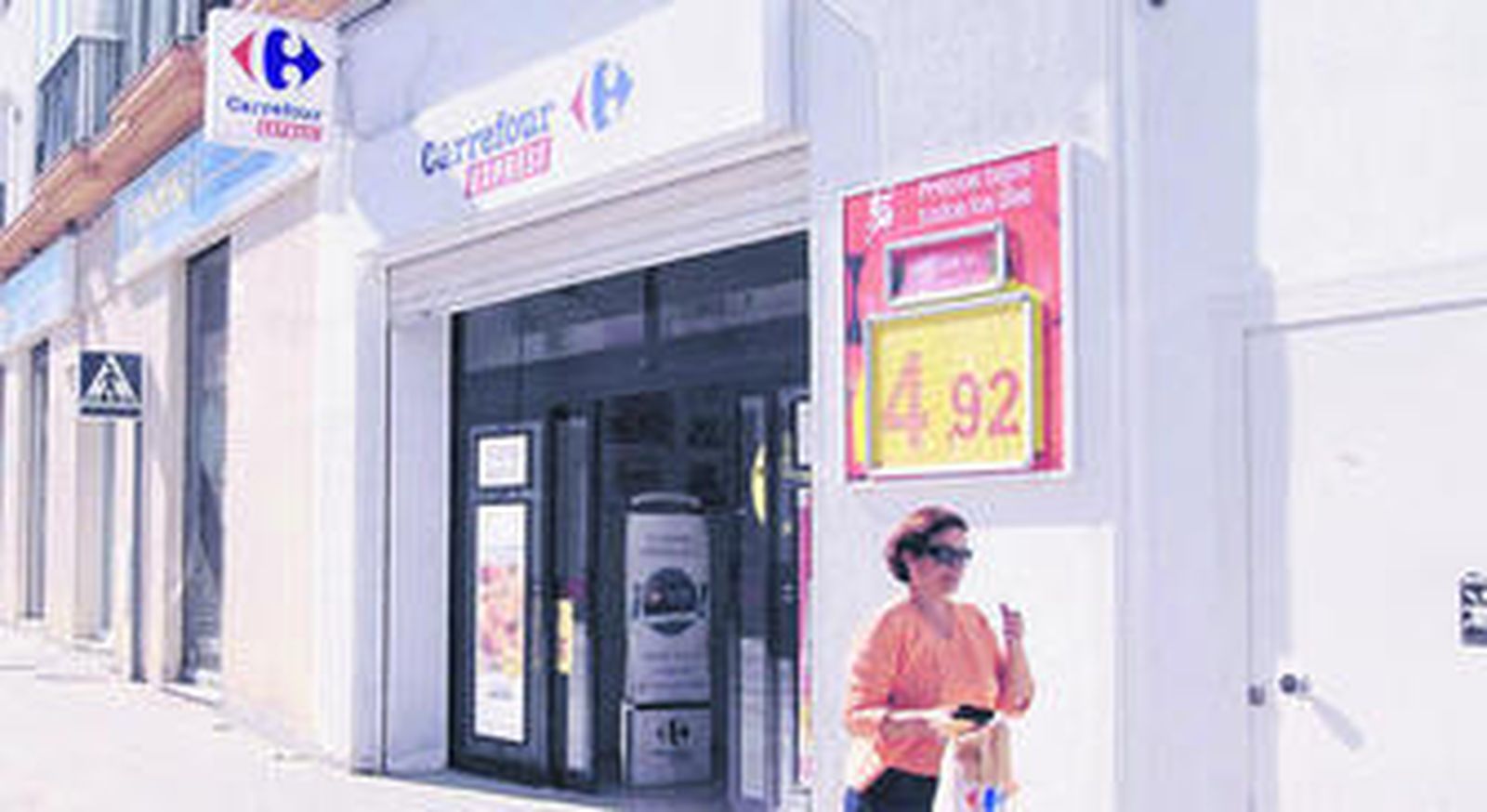 Fachada del 'Carrefour Express', junto a la plaza de Santo Cristo.