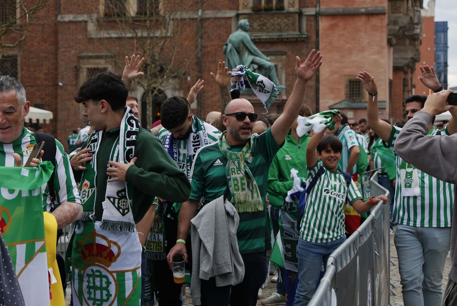 Las imágenes de la marea verde en al final de la Conference League