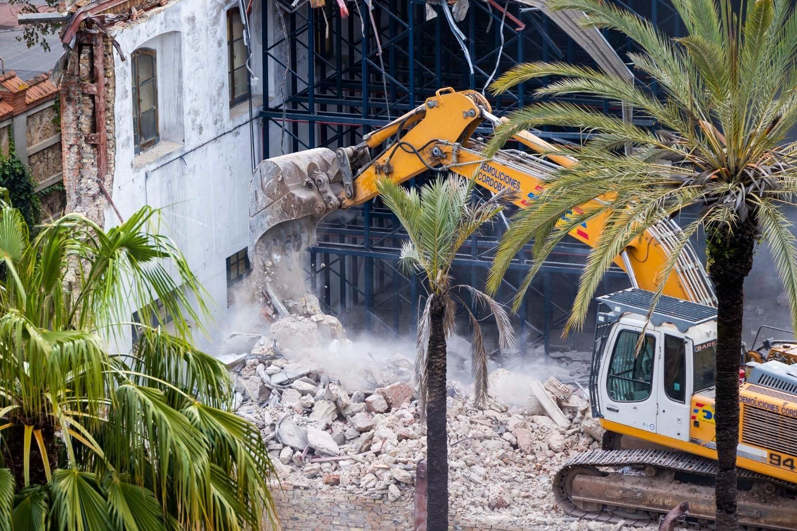Imágenes del derribo de los Depósitos de Tabacalera Imágenes del derribo de los Depósitos de Tabacalera