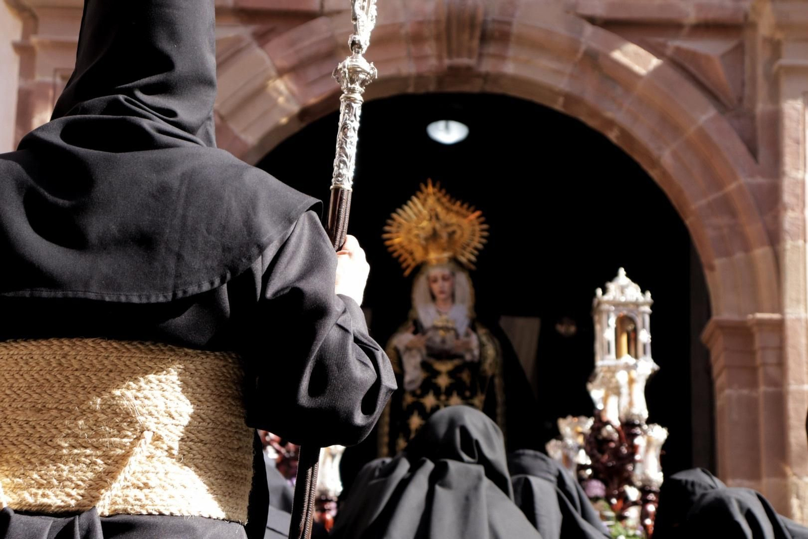 Santa Cruz en el Jueves Santo de Málaga, en imágenes
