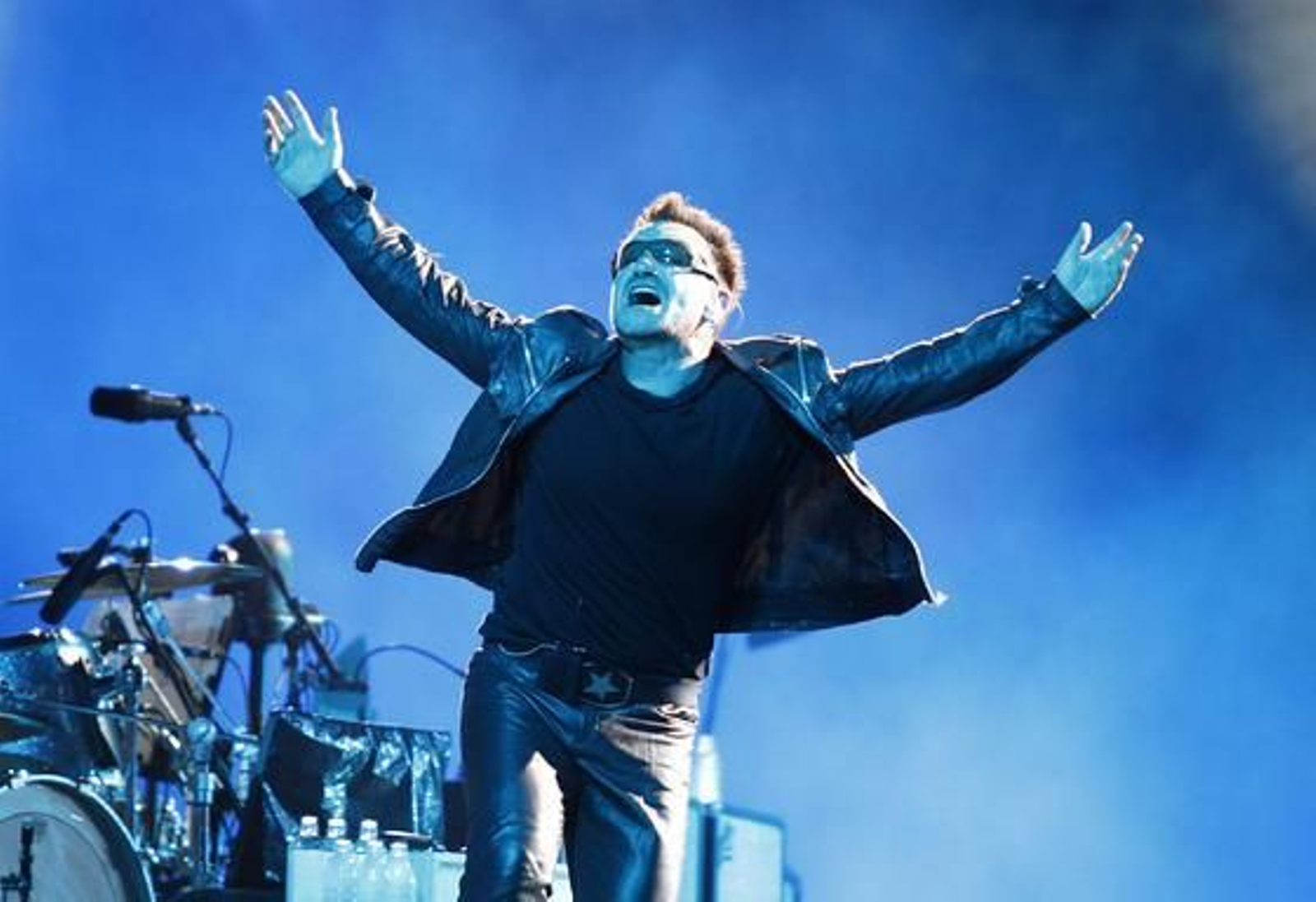 Espectáculo de luces, humo e imágenes en el escenario.

Foto: Pizarro