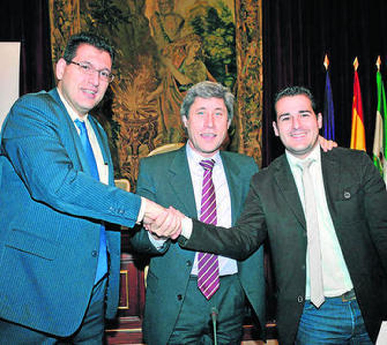 Orta, Pulido y Pablo Lozano tras la firma del acuerdo.