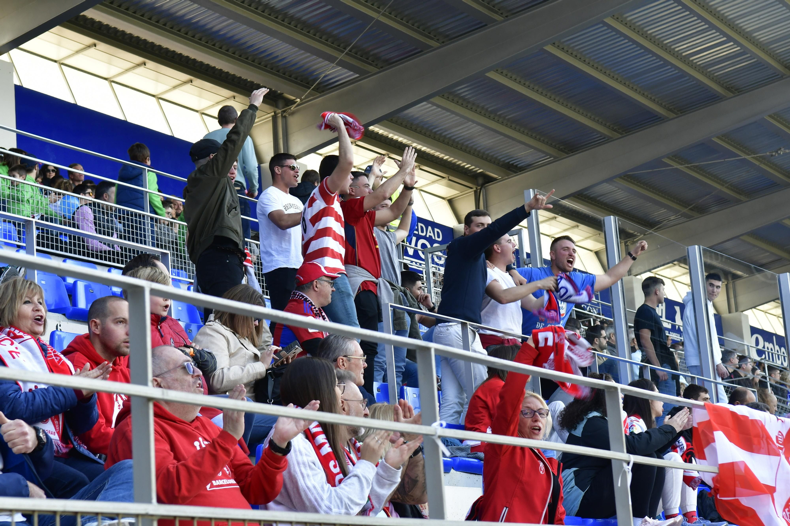El Huesca-Granada CF, en imágenes