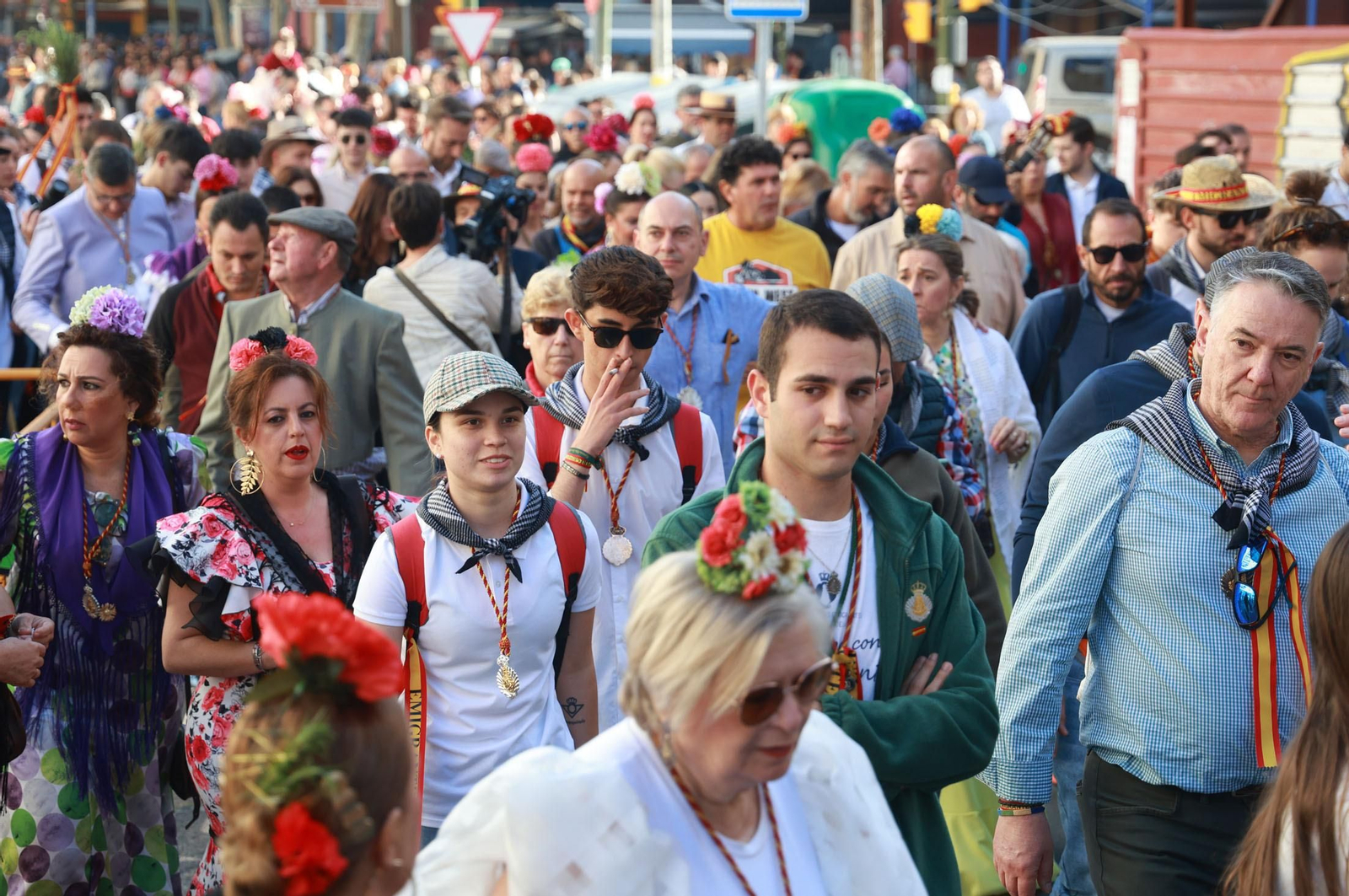 Las mejores imágenes de los peregrinos en la salida de Emigrantes