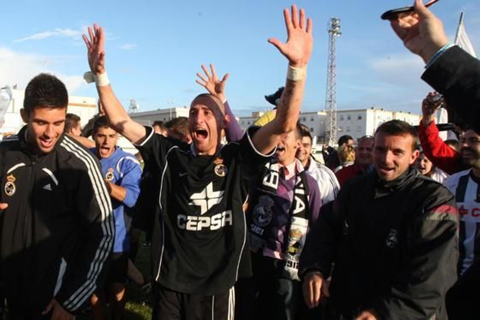 Los linenses empatan sin goles en Puerto Real y celebran el título de campeón de Liga.

Foto: Paco Guerrero