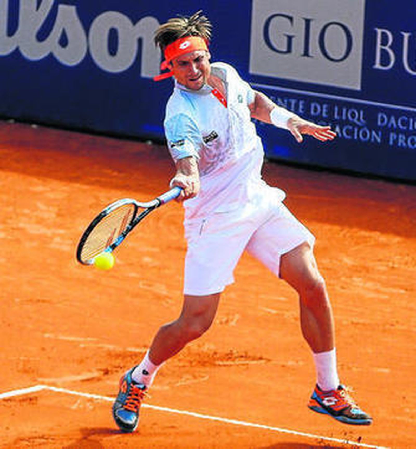 Ferrer devuelve la pelota a Olivo en Buenos Aires.