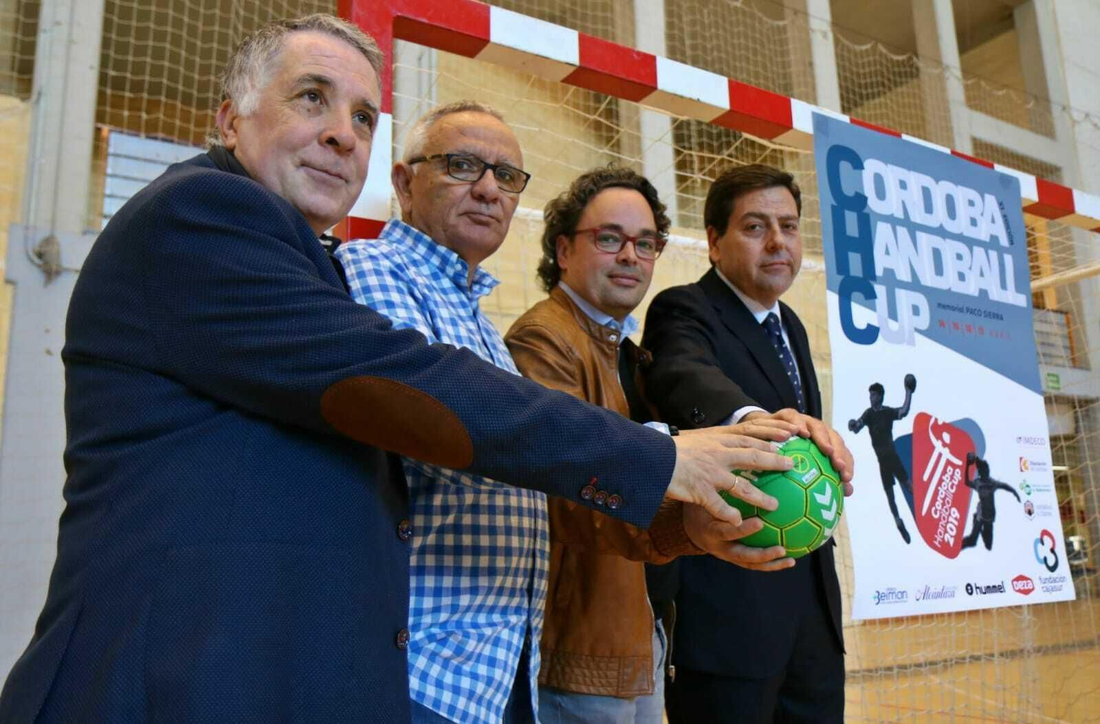 Momento de la presentación de la XI Córdoba Handball Cup, celebrada en Vista Alegre.