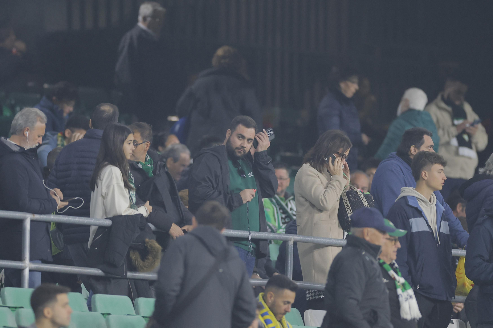 Búscate en las fotos del Betis-Las Palmas