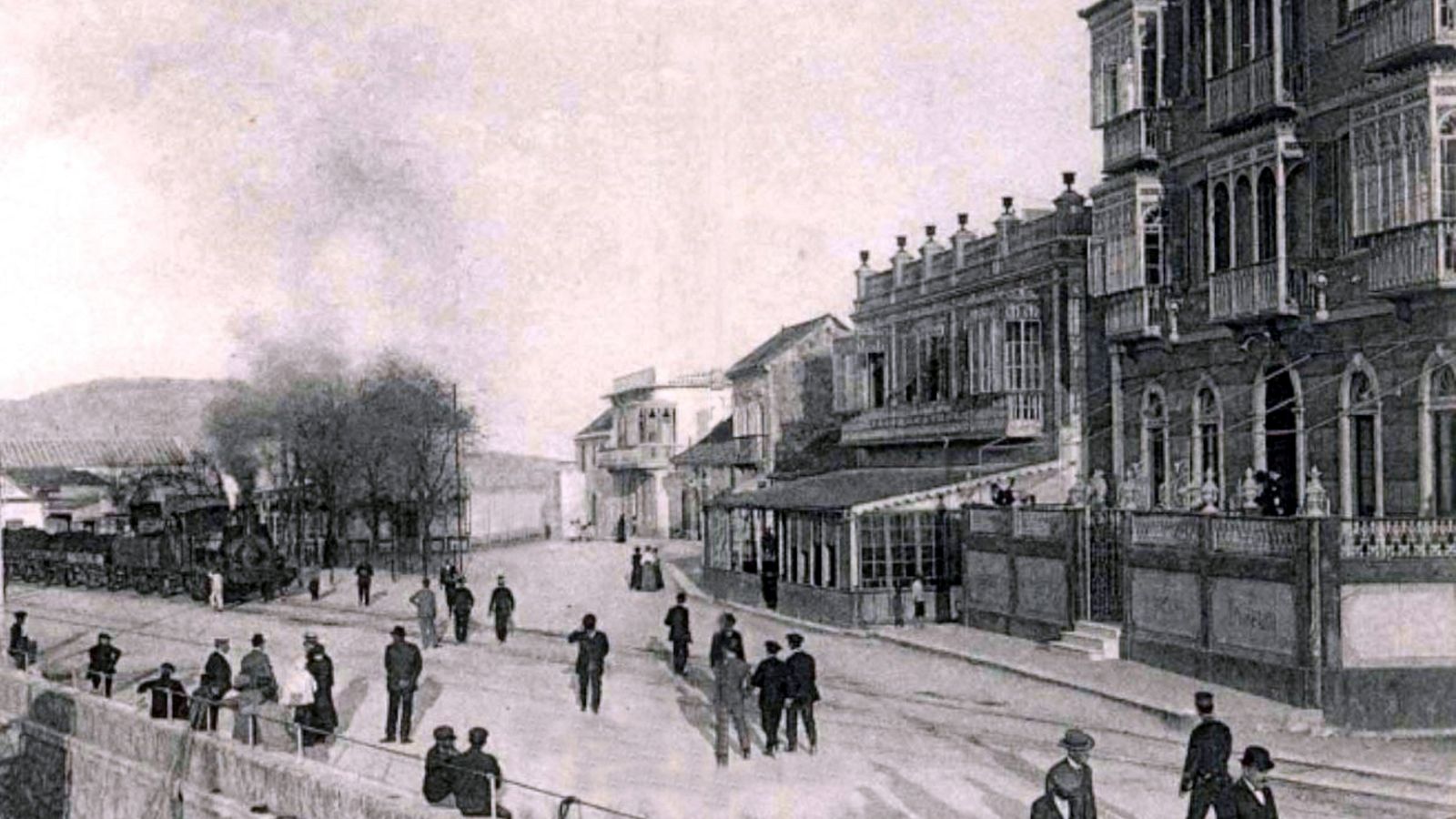 Uno de los trenes de vapor saliendo de Algeciras.