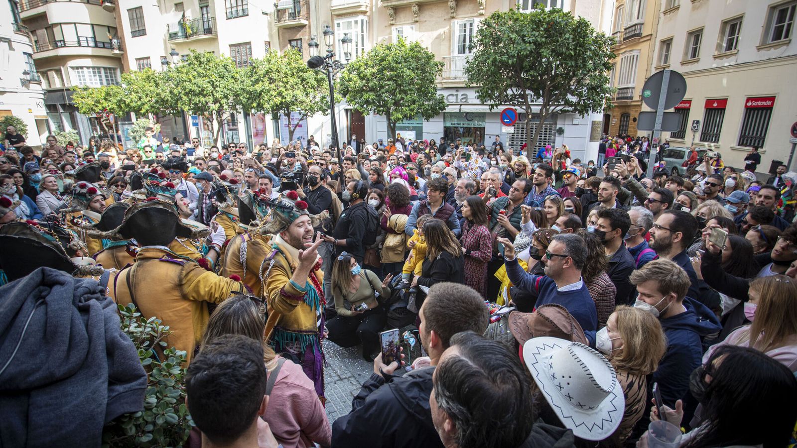 La comparsa de Kike Remolino en el Palillero este domingo.
