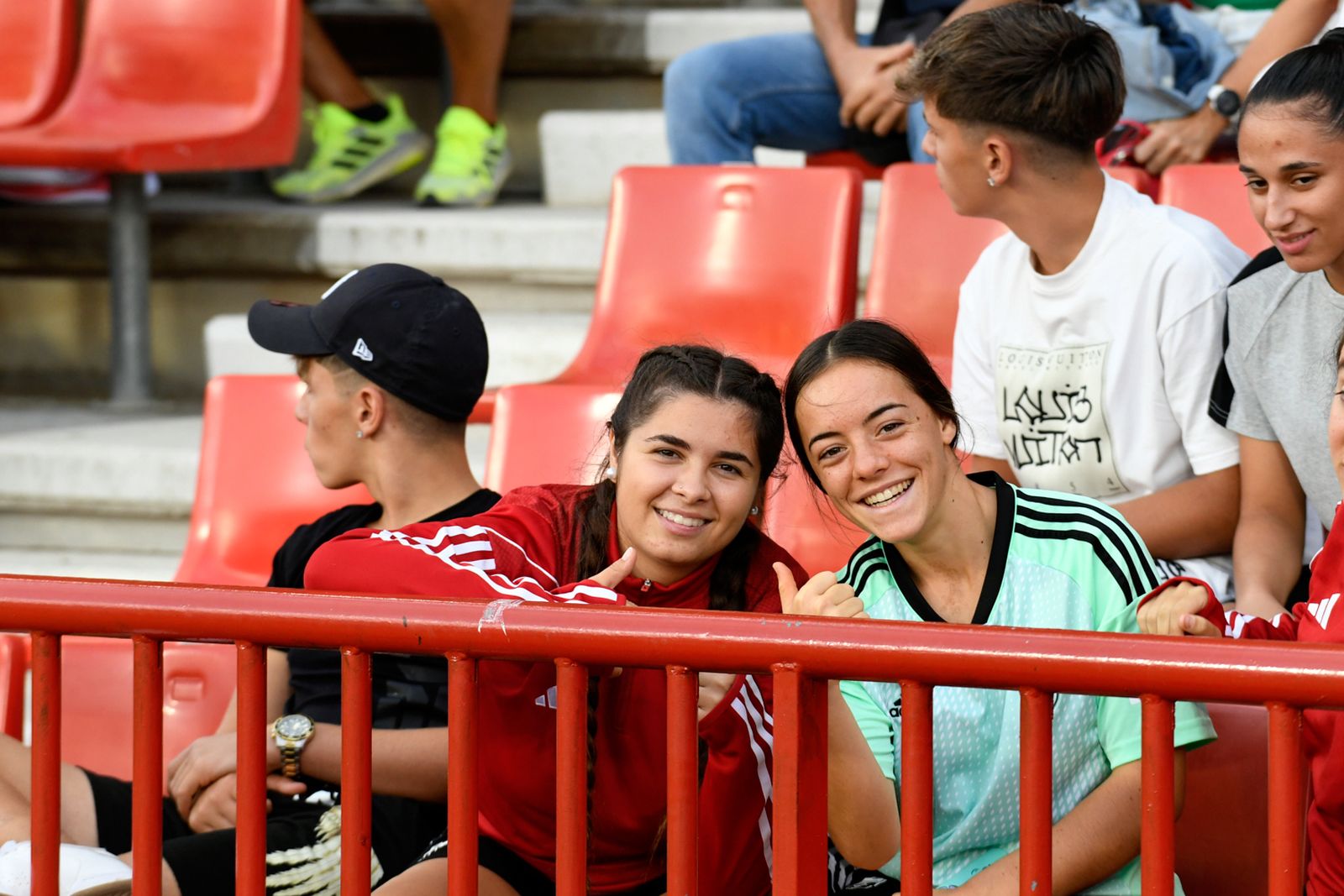 Encuéntrate en las gradas de Los Cármenes en el partido del Granada CF femenino