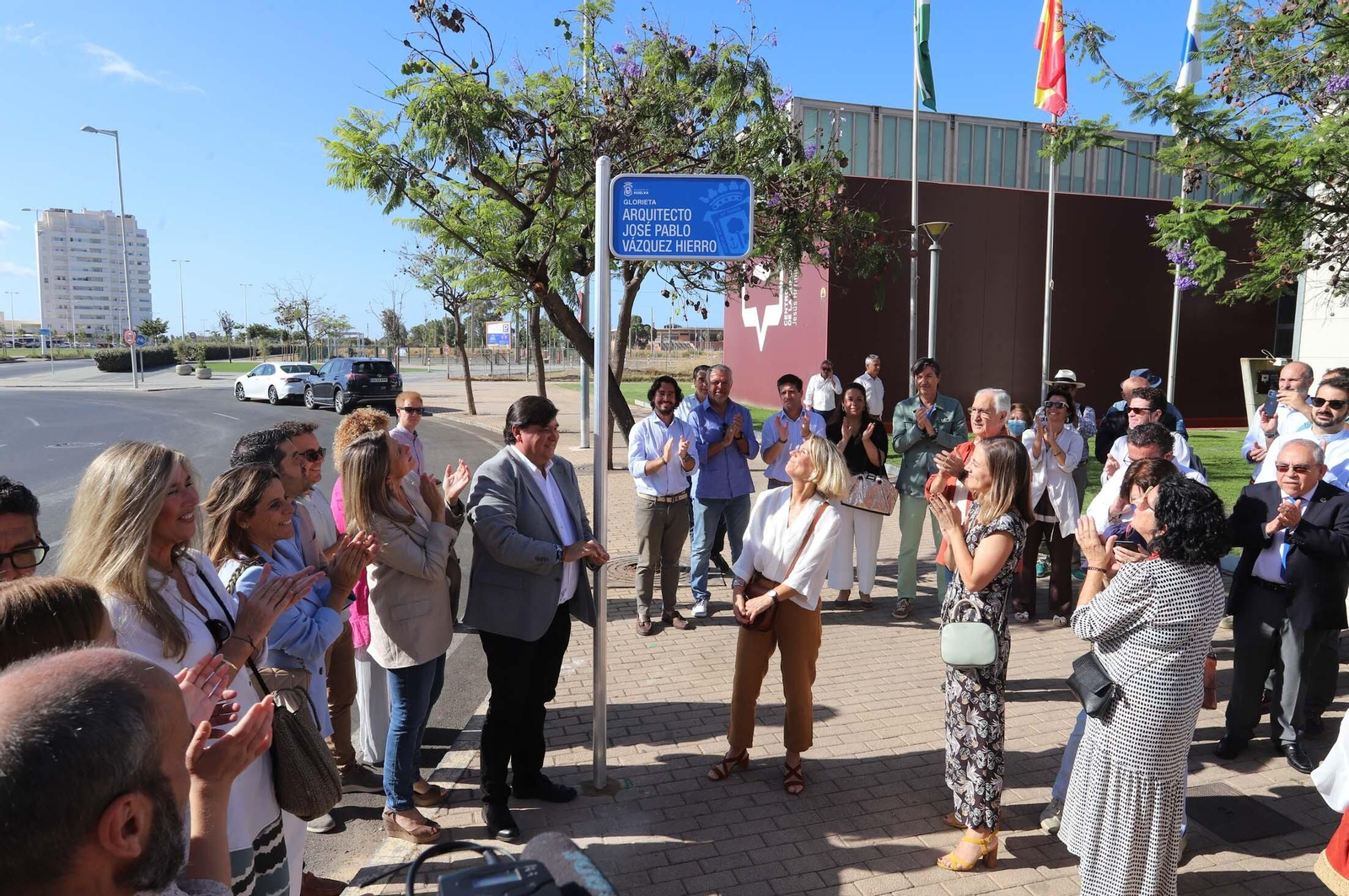 La Glorieta 'Arquitecto José Pablo Vázquez Hierro' ya luce descubierta en Huelva