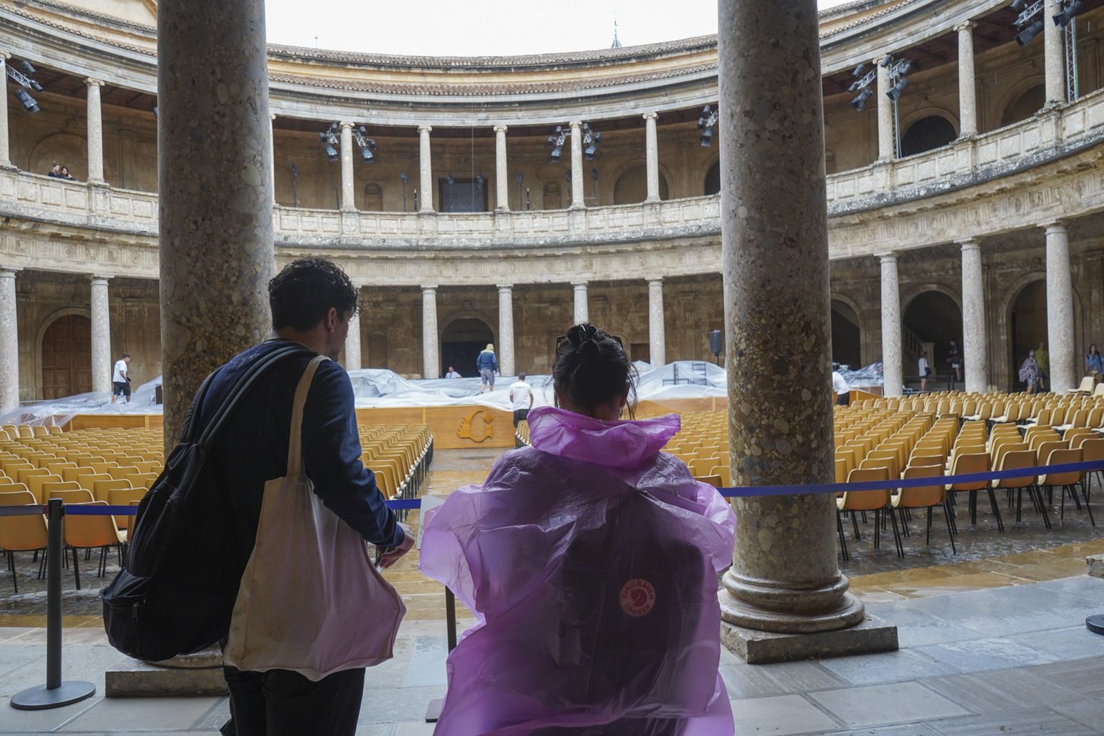 Granada da la bienvenida a un verano pasado por agua