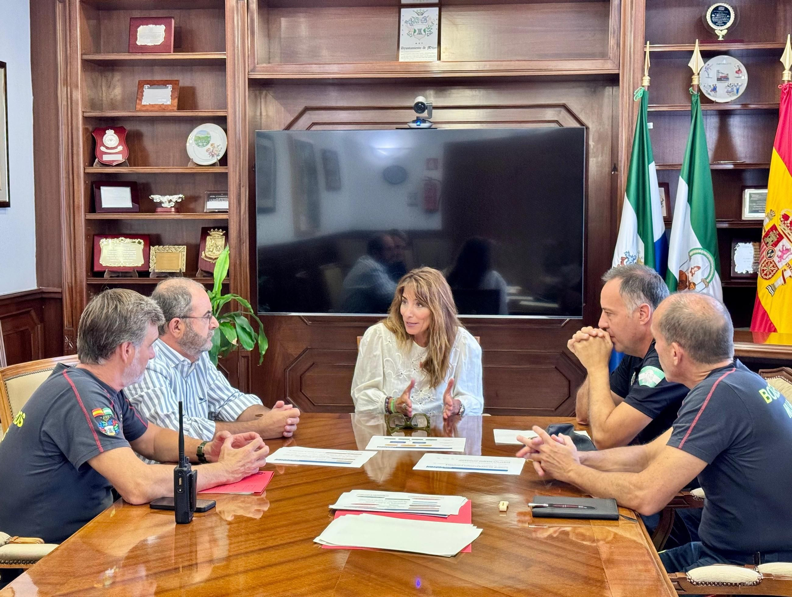 La reunión mantenida entre el Ayuntamiento y Bomberos para conocer la actualización del plan.