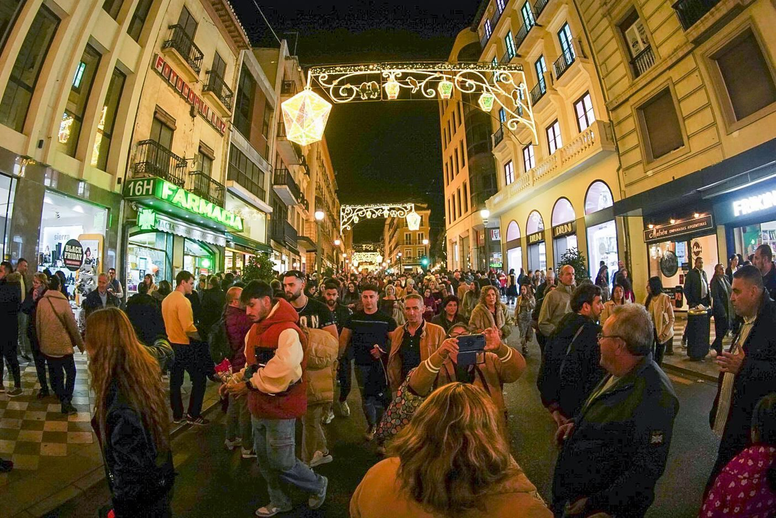 Fotos: así son las nuevas luces de Navidad de Granada