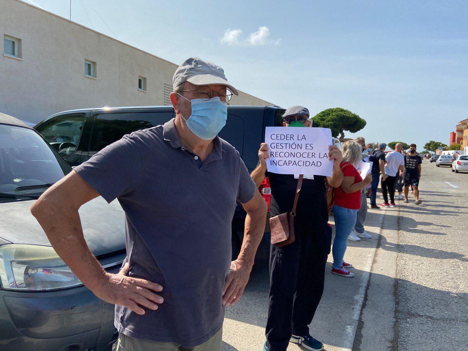 Gran participación en la cadena humana a las puertas de Los Toruños