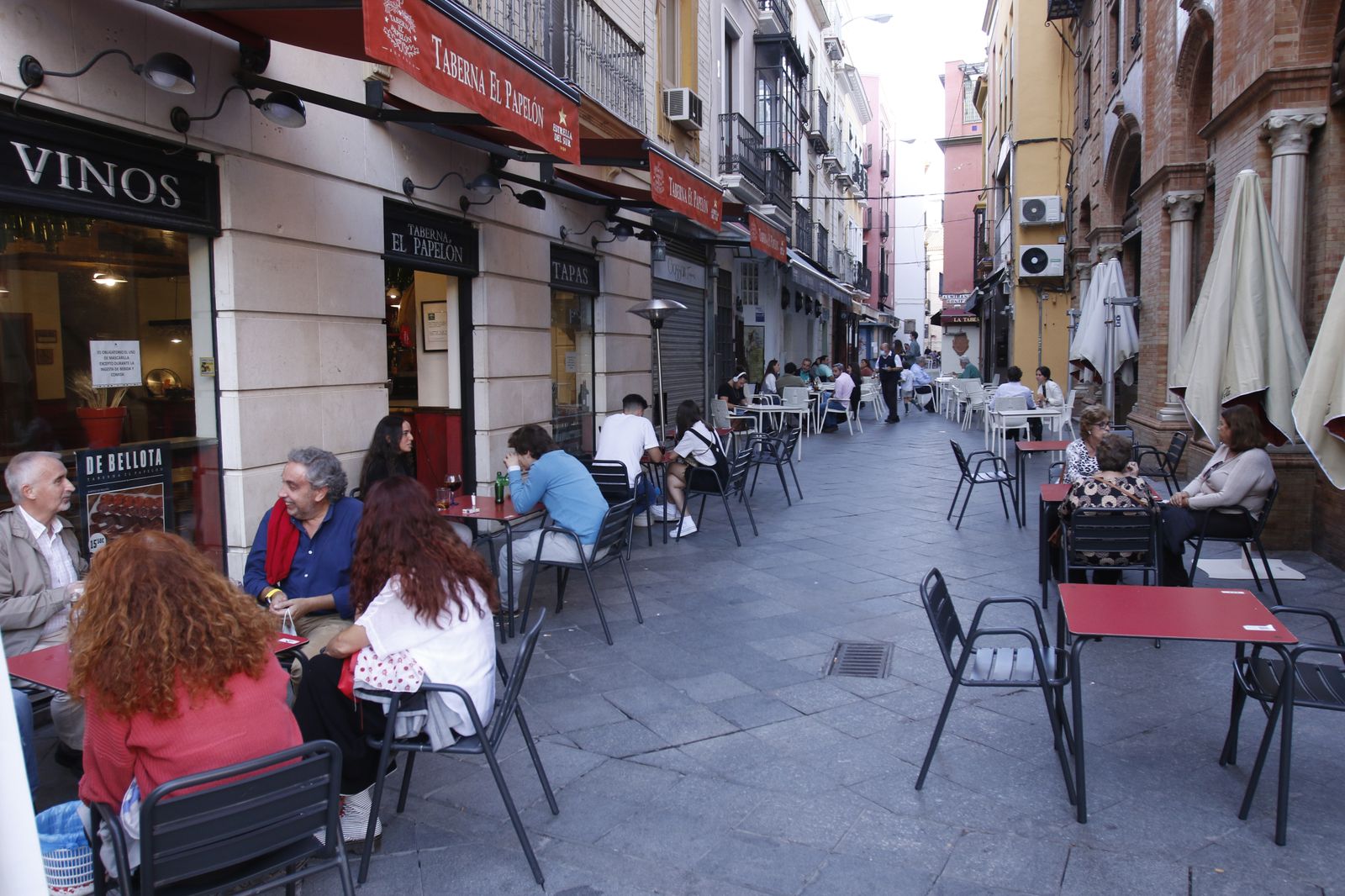 Domingo de veladores llenos en Sevilla