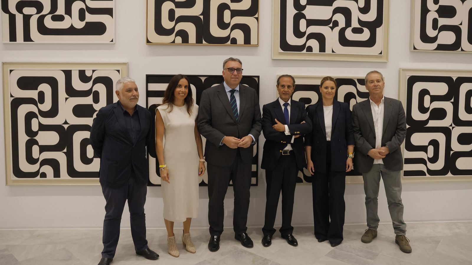 Foto de familia de la presentación de ‘Manuel Barbadillo, Arte combinatoria’.
