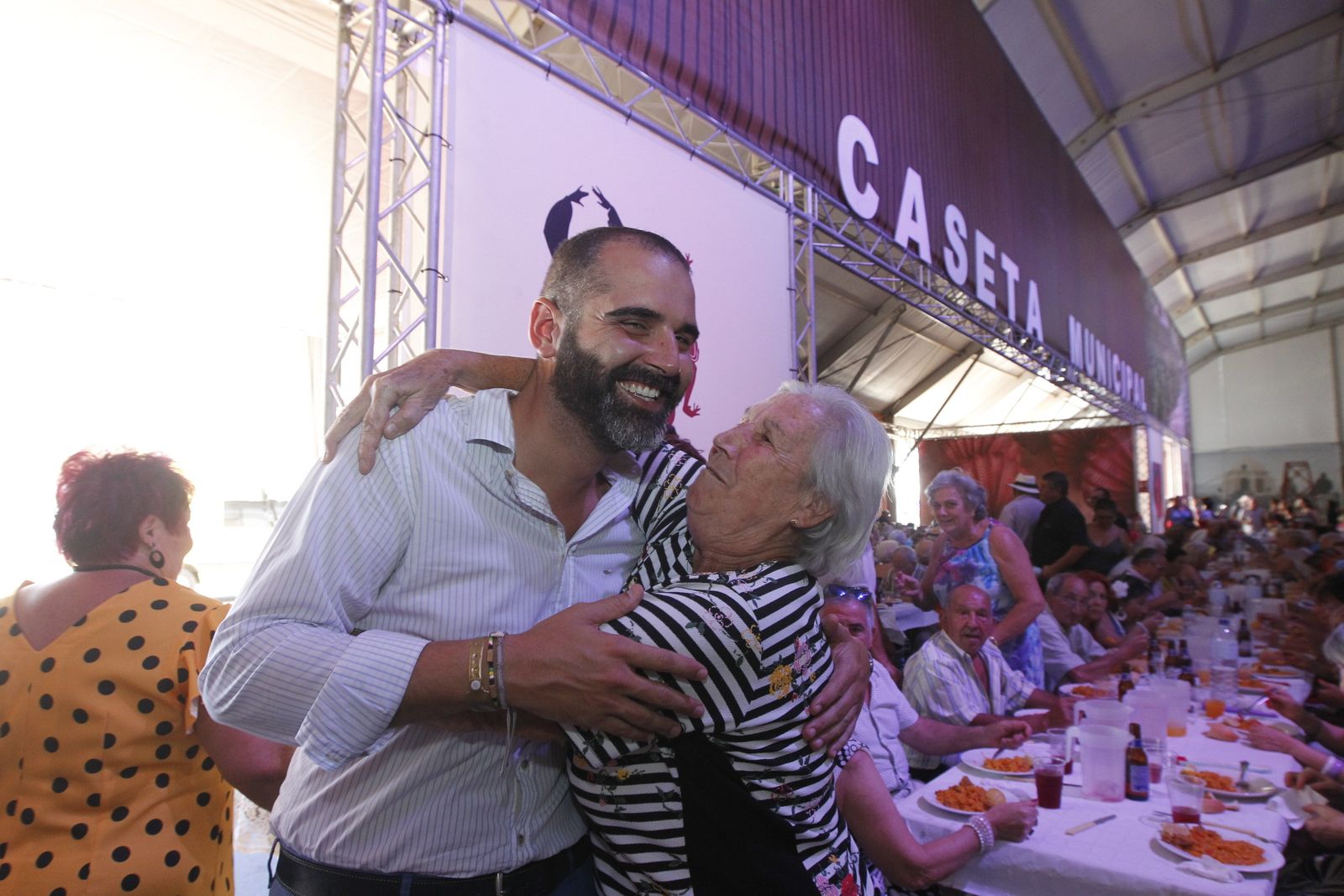 Fotogalería comida homenaje a los mayores. Feria de Almería 2019