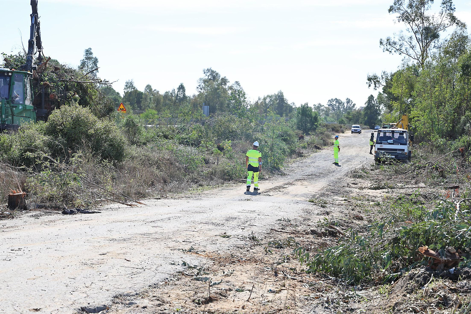 Imágenes del Comienzo de las obras del tercer carril en la A-483 entre Almonte y El Rocío