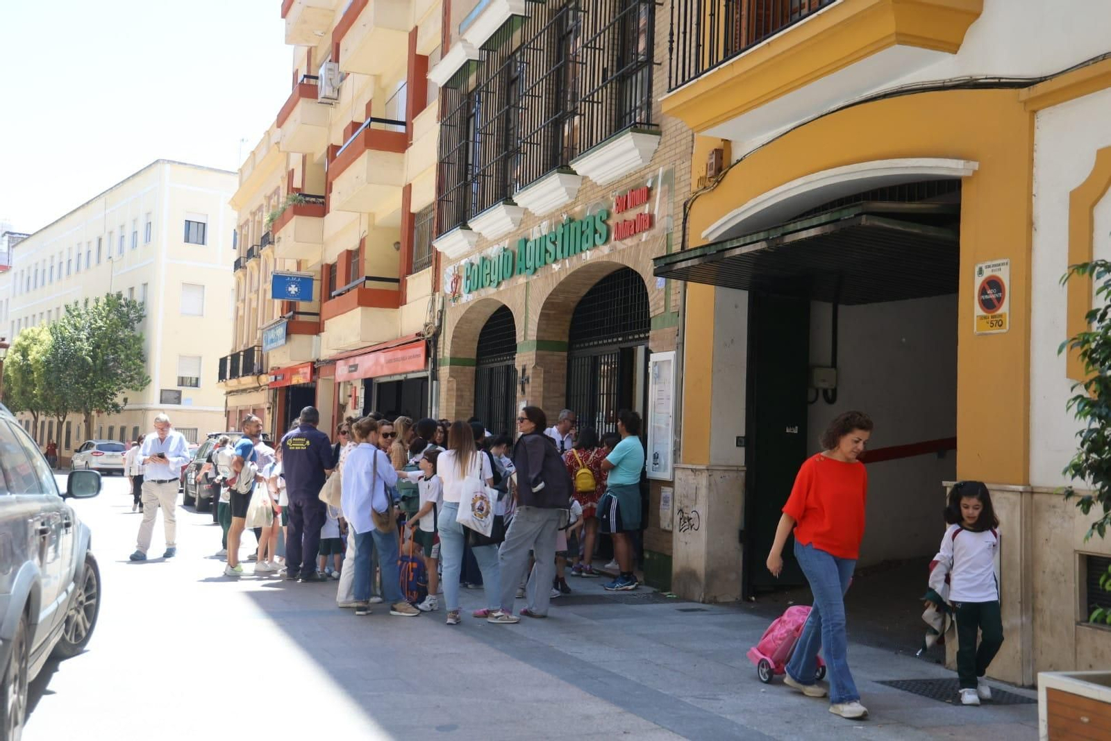 Apagón de luz en Huelva y en toda España: imágenes del caos en la ciudad, cierre de colegios y alarma en las calles